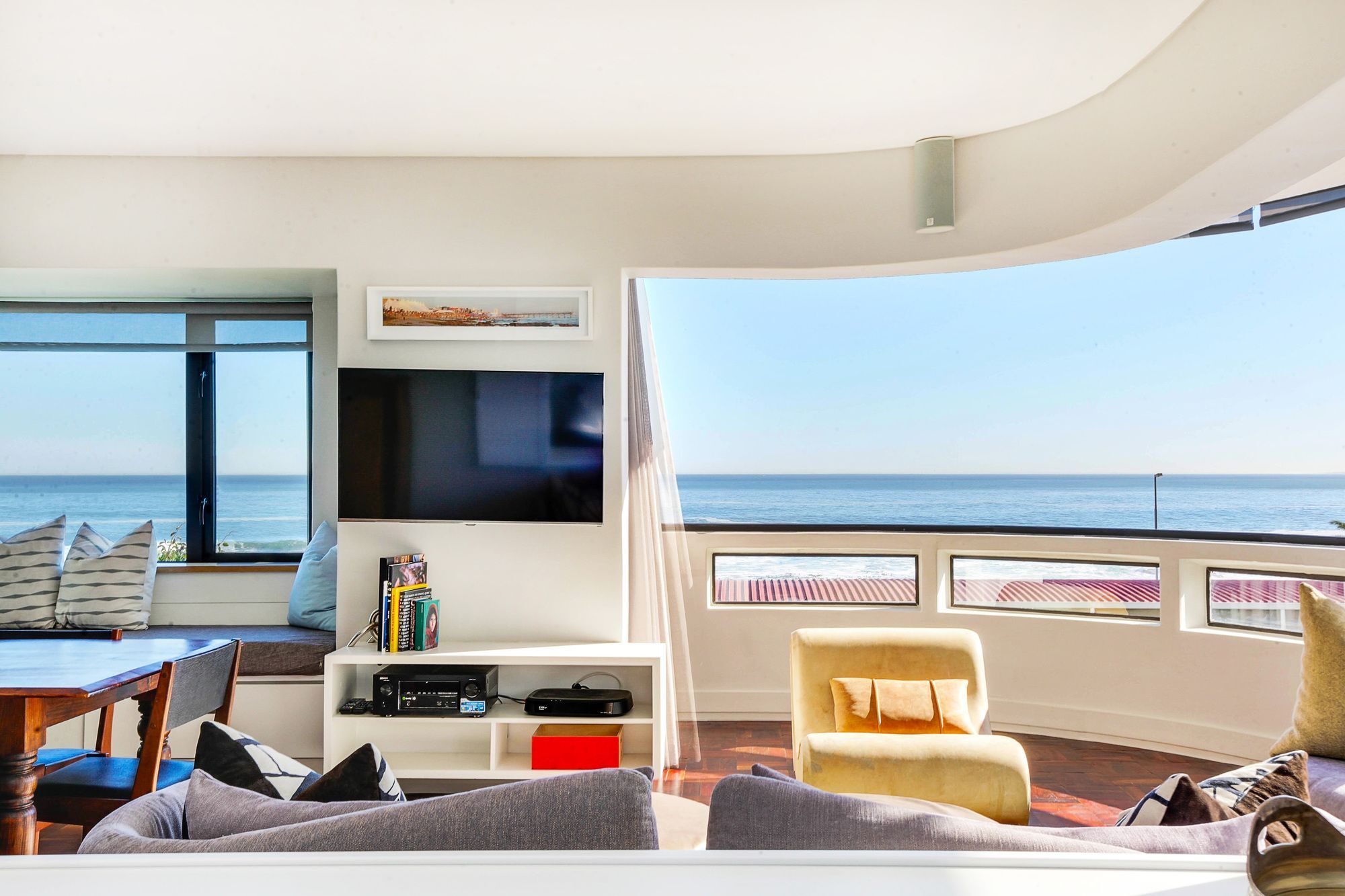 Backup Powered Sea View Apartment On The Promenade Città del Capo Esterno foto