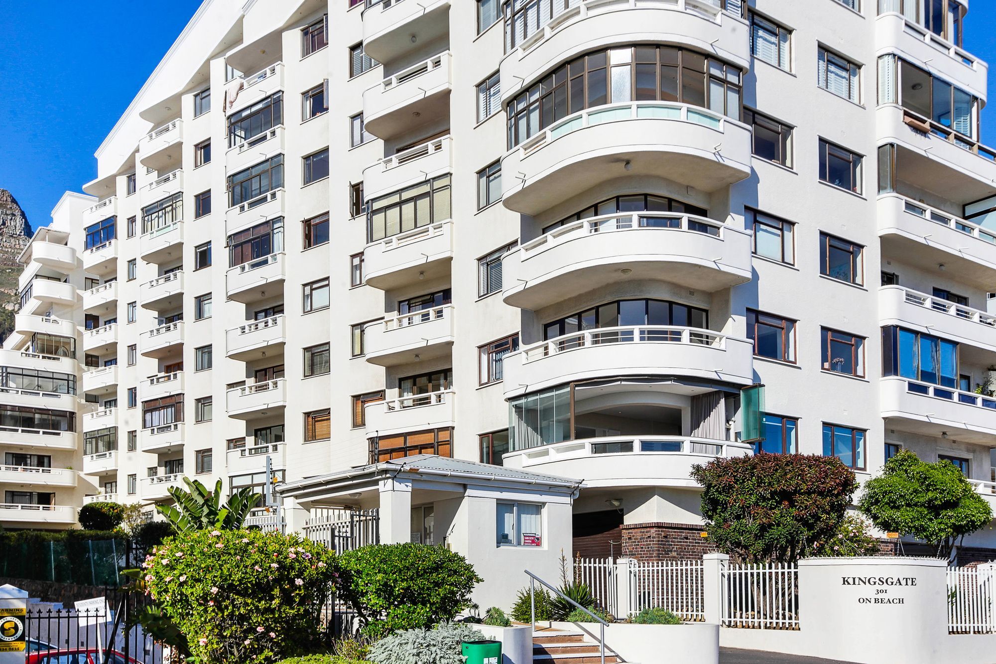 Backup Powered Sea View Apartment On The Promenade Città del Capo Esterno foto